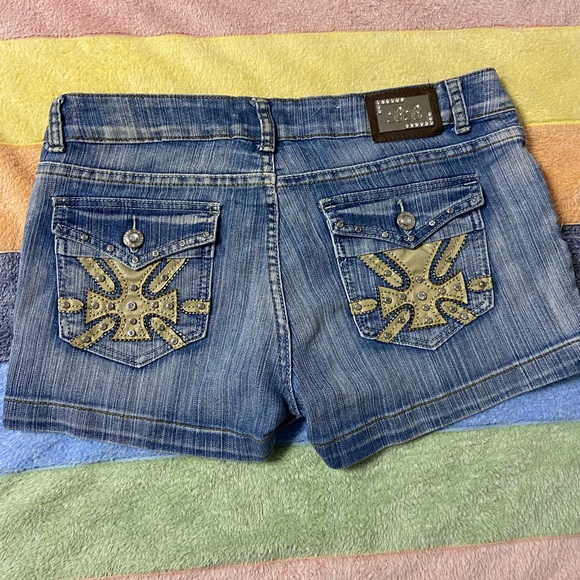 Z- Distressed Southwestern Denim Shorts - Picture 5 of 5